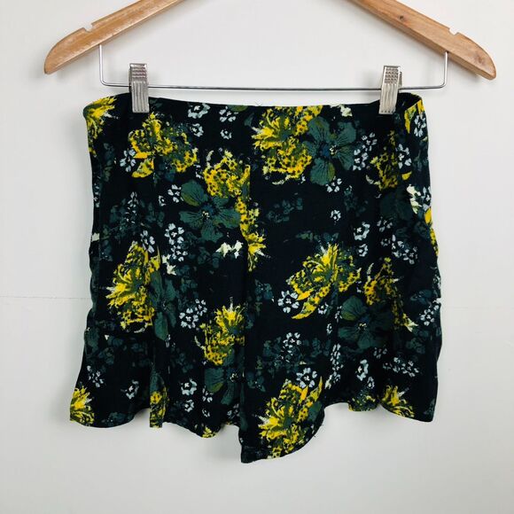 Free People Women's Fiona Tropical Night Black Floral Flutter Shorts Size 10 - Picture 3 of 5